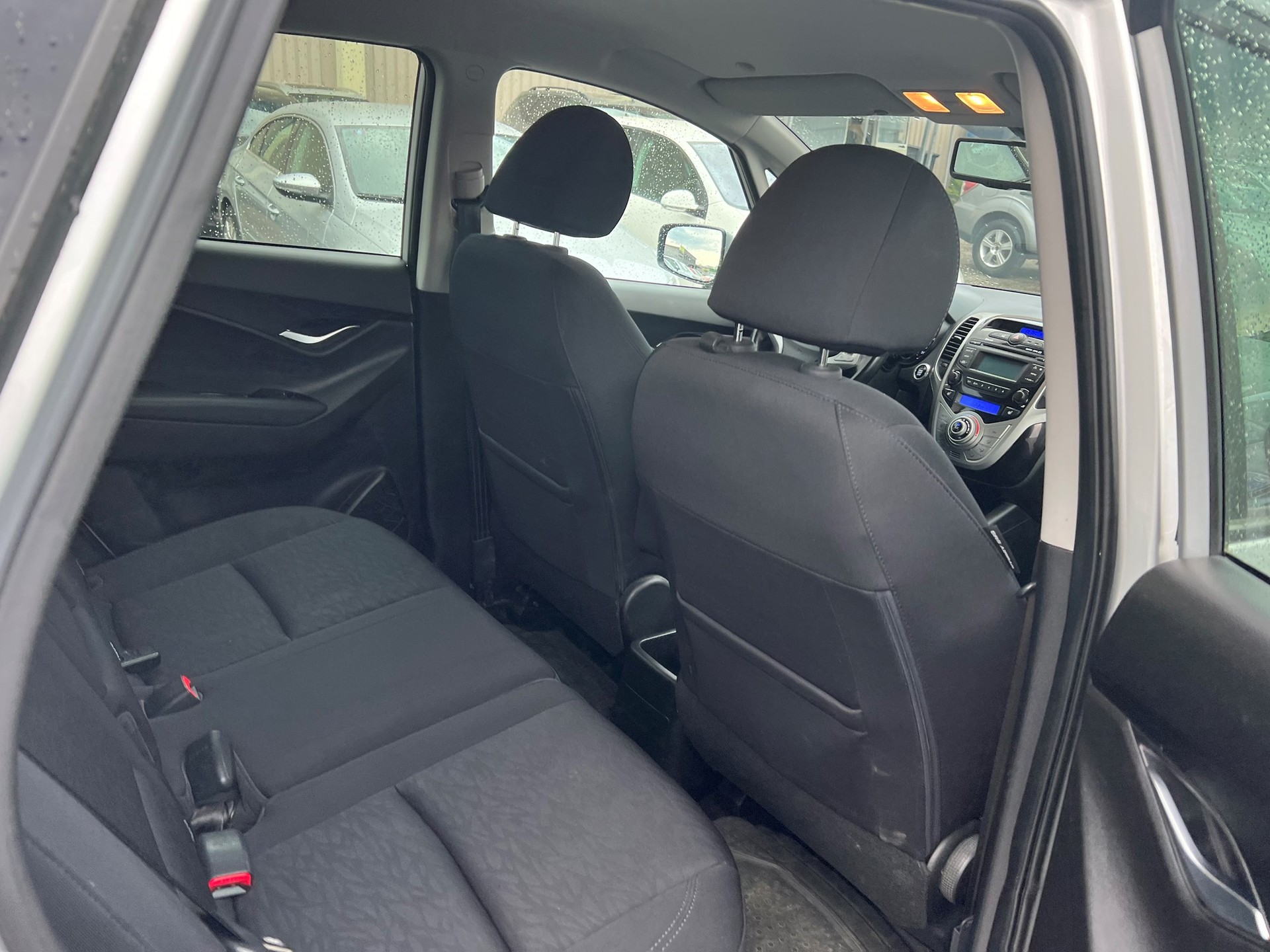 HYUNDAI iX20 1.6 CRDi Amplia-image-8