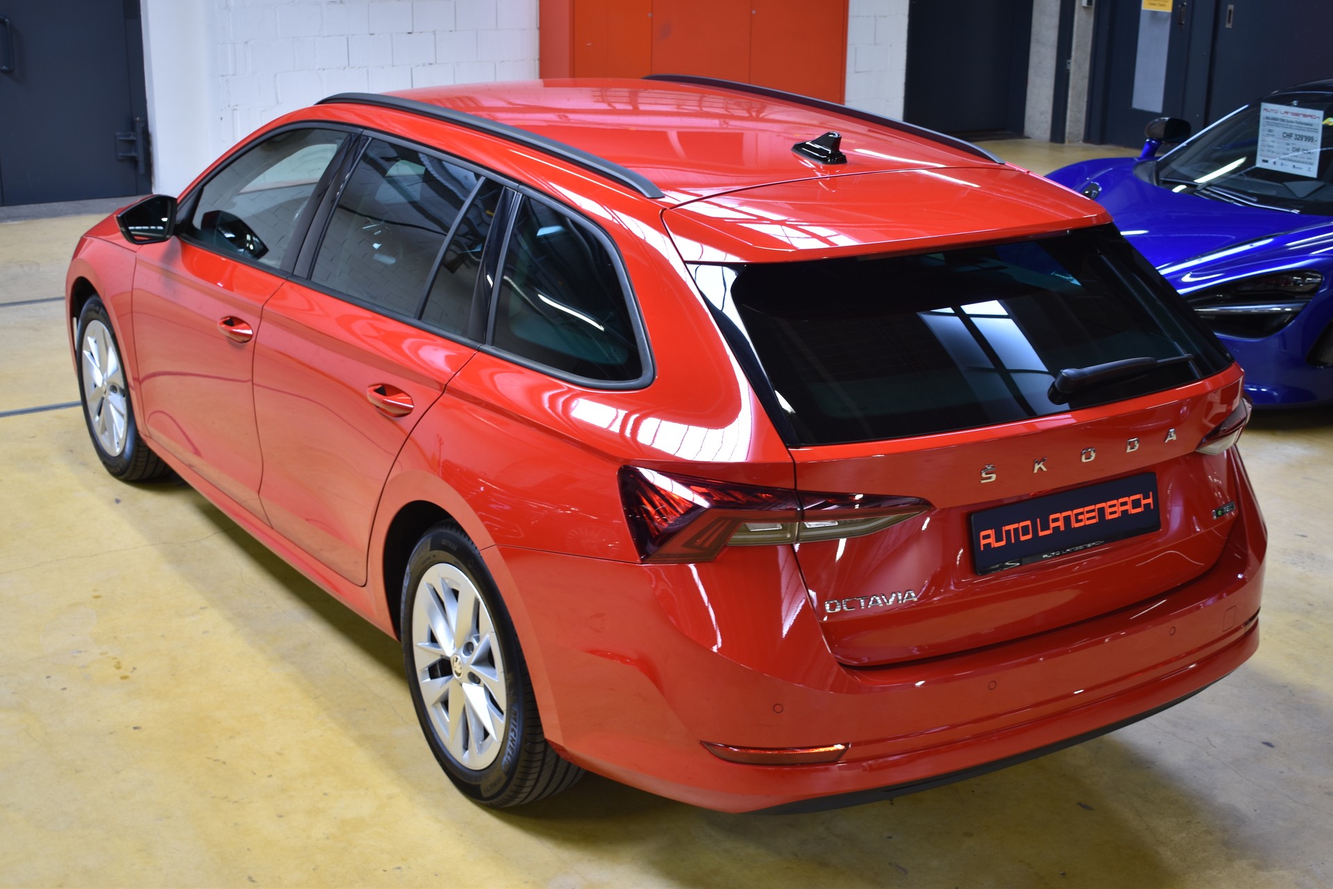 SKODA Octavia Combi 1.5 TSI mHEV DSG Style - Modell 2022-showroom-element-3