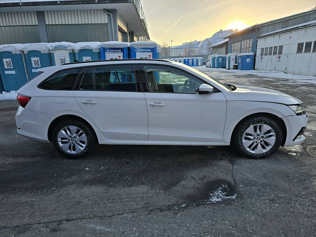 SKODA Octavia Combi 2.0 TDI DSG Ambition-image-5