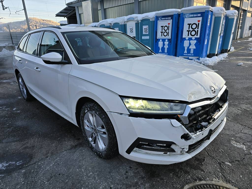 SKODA Octavia Combi 2.0 TDI DSG Ambition-image-6