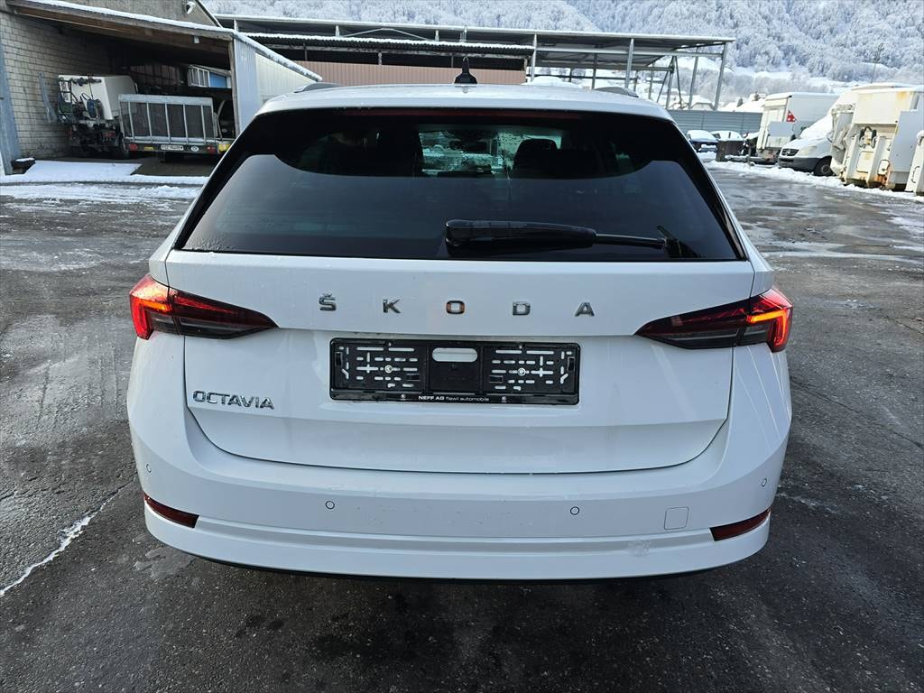 SKODA Octavia Combi 2.0 TDI DSG Ambition-image-3