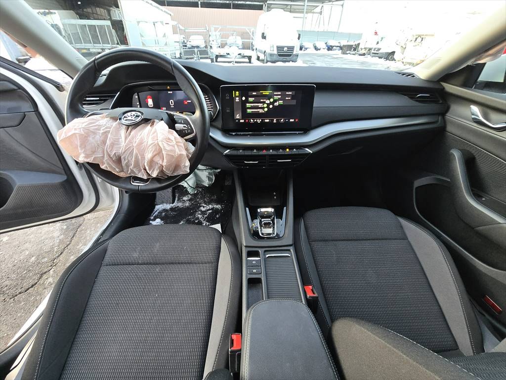 SKODA Octavia Combi 2.0 TDI DSG Ambition-image-10