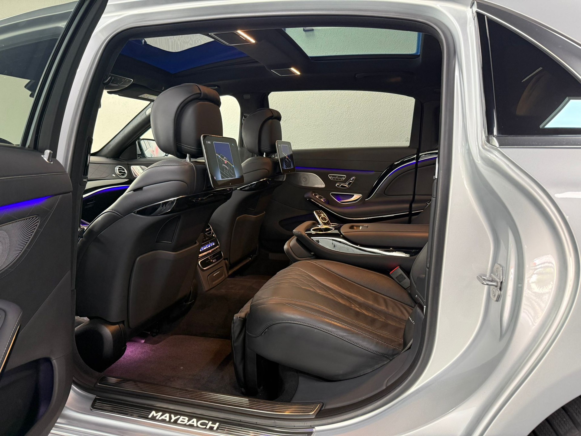 MERCEDES-BENZ S 560 Maybach 4Matic 9G-Tronic-image-10