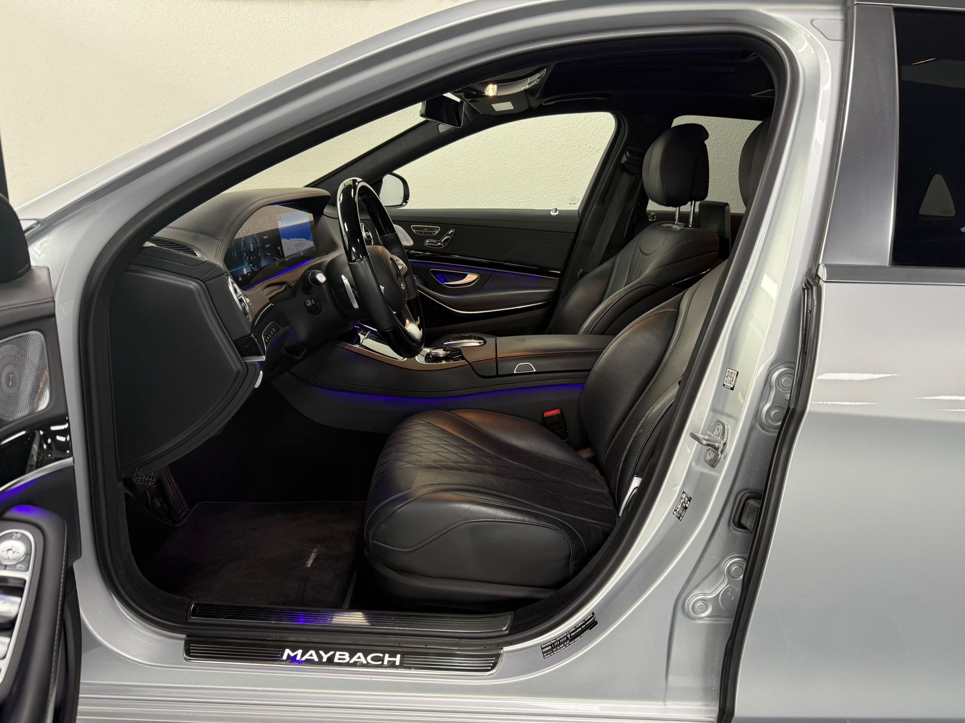 MERCEDES-BENZ S 560 Maybach 4Matic 9G-Tronic-image-9