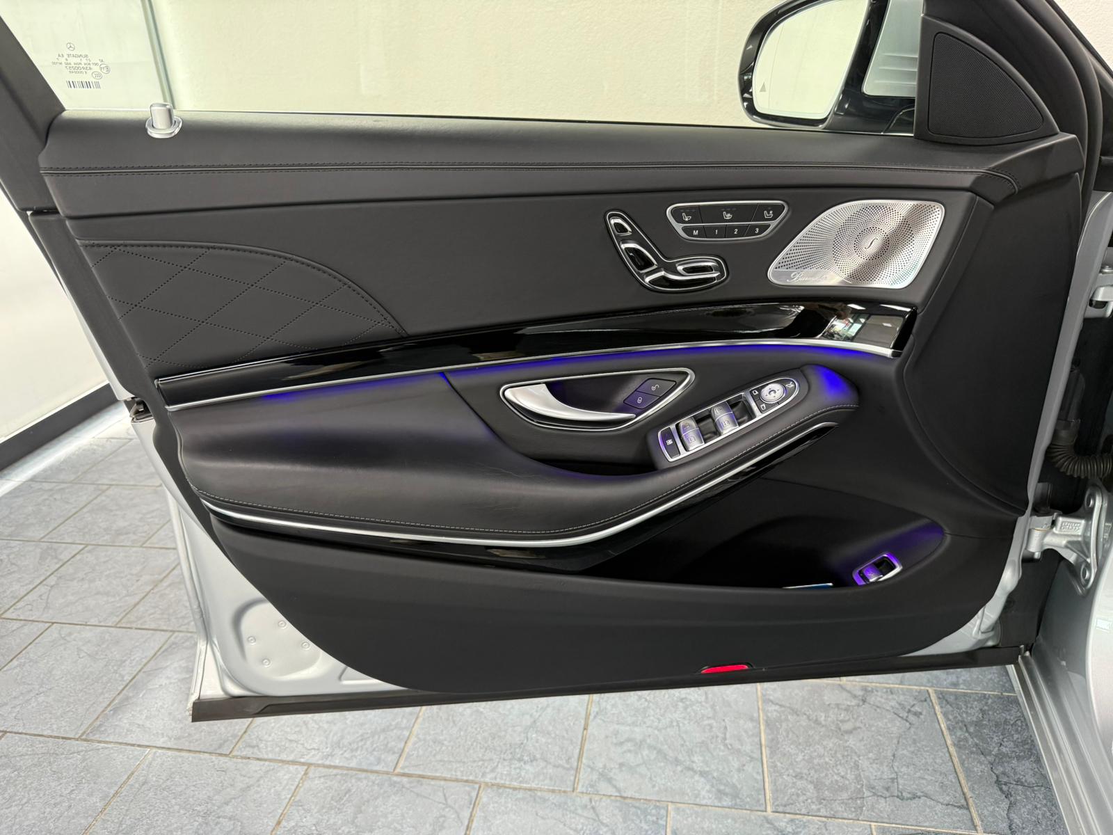 MERCEDES-BENZ S 560 Maybach 4Matic 9G-Tronic-image-11