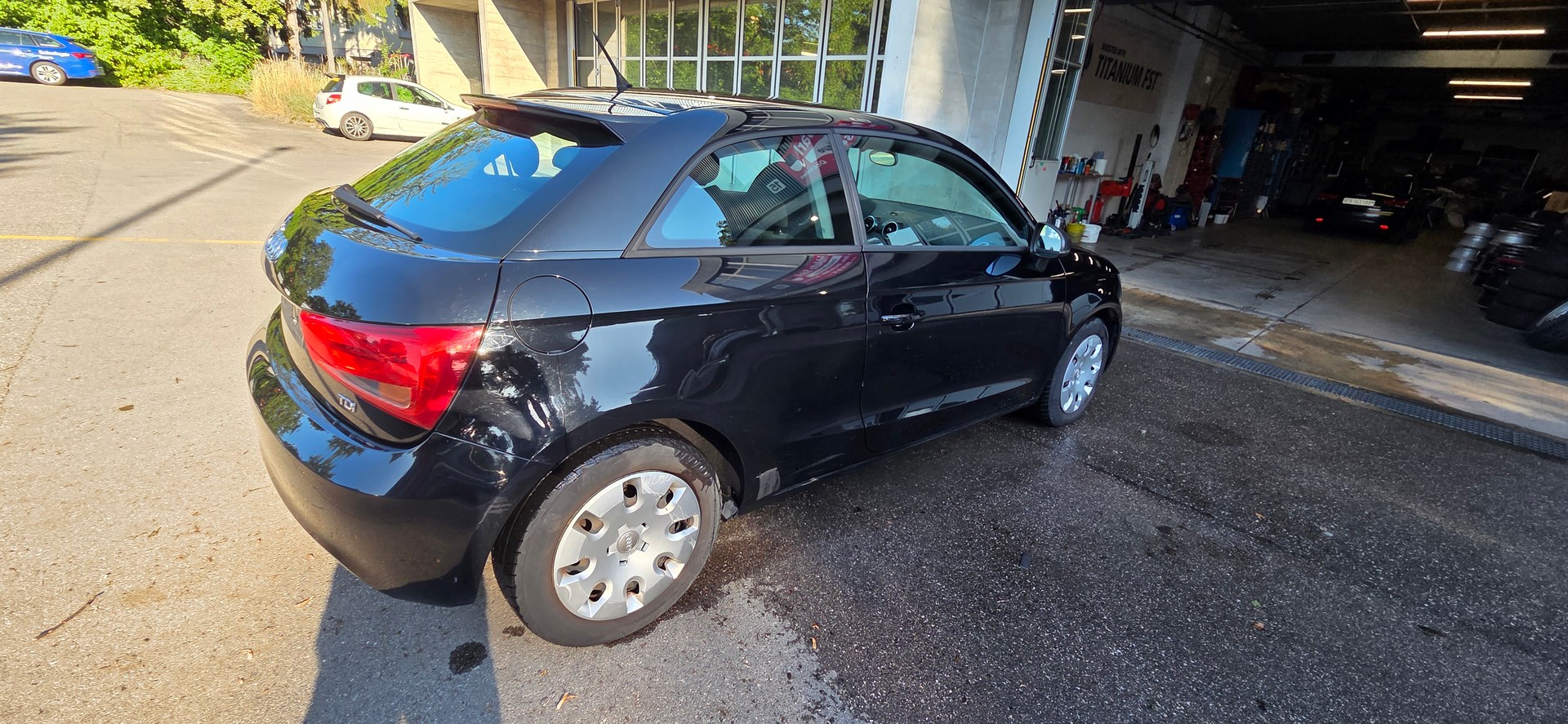 AUDI A1 1.6 TDI Ambition-image-3