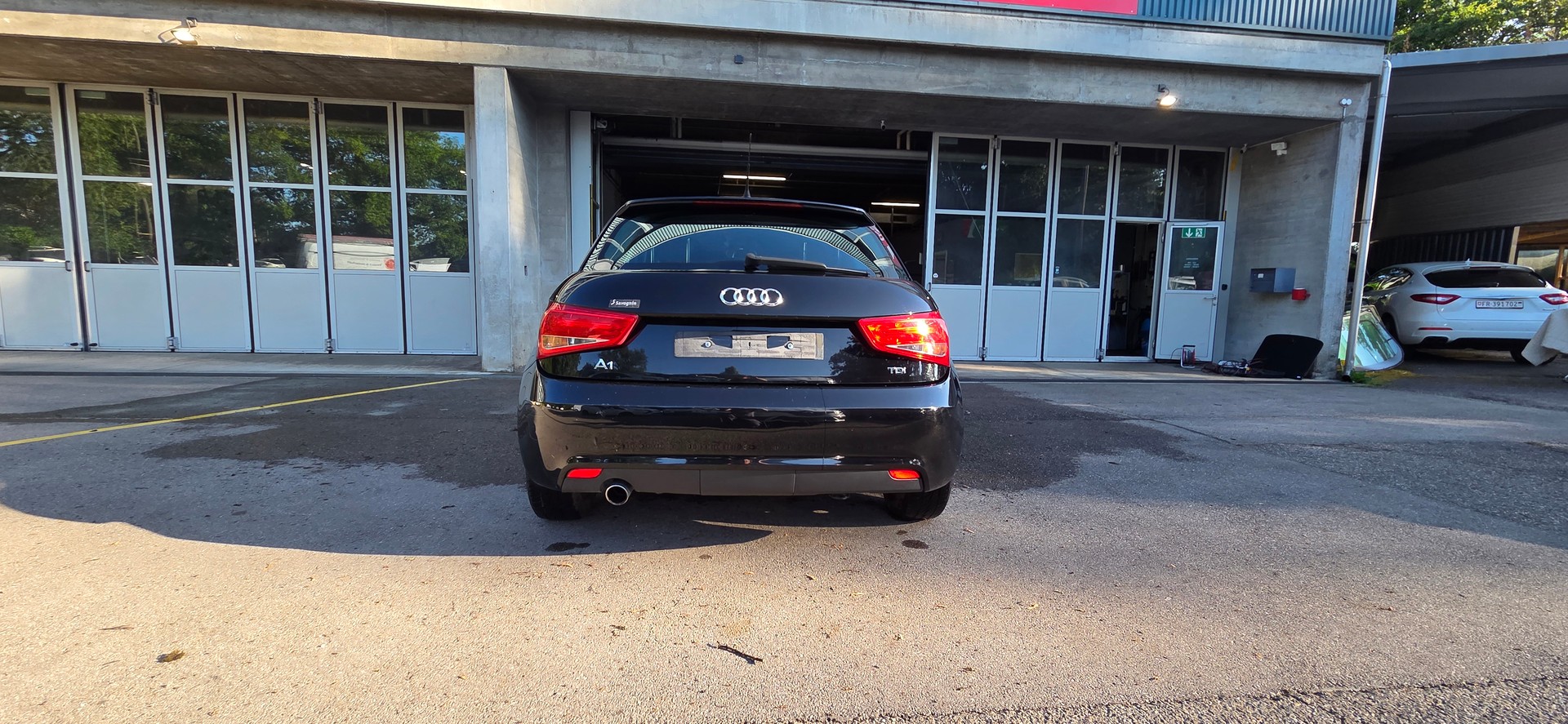 AUDI A1 1.6 TDI Ambition-image-4