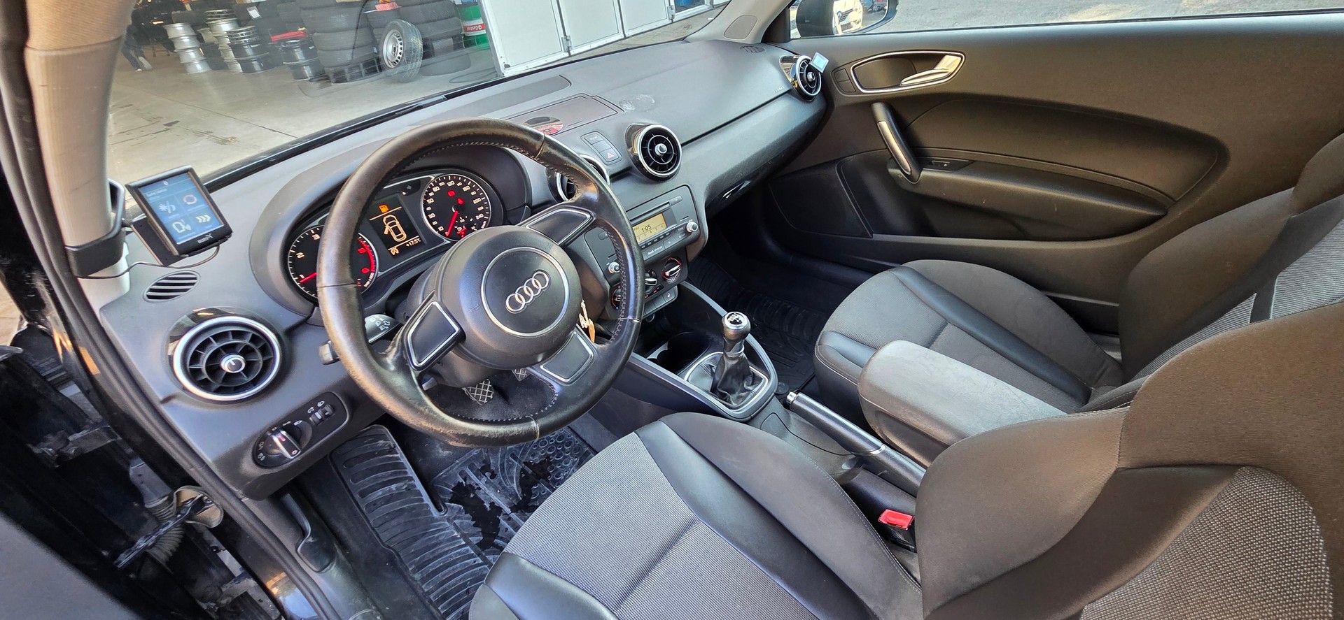 AUDI A1 1.6 TDI Ambition-image-7