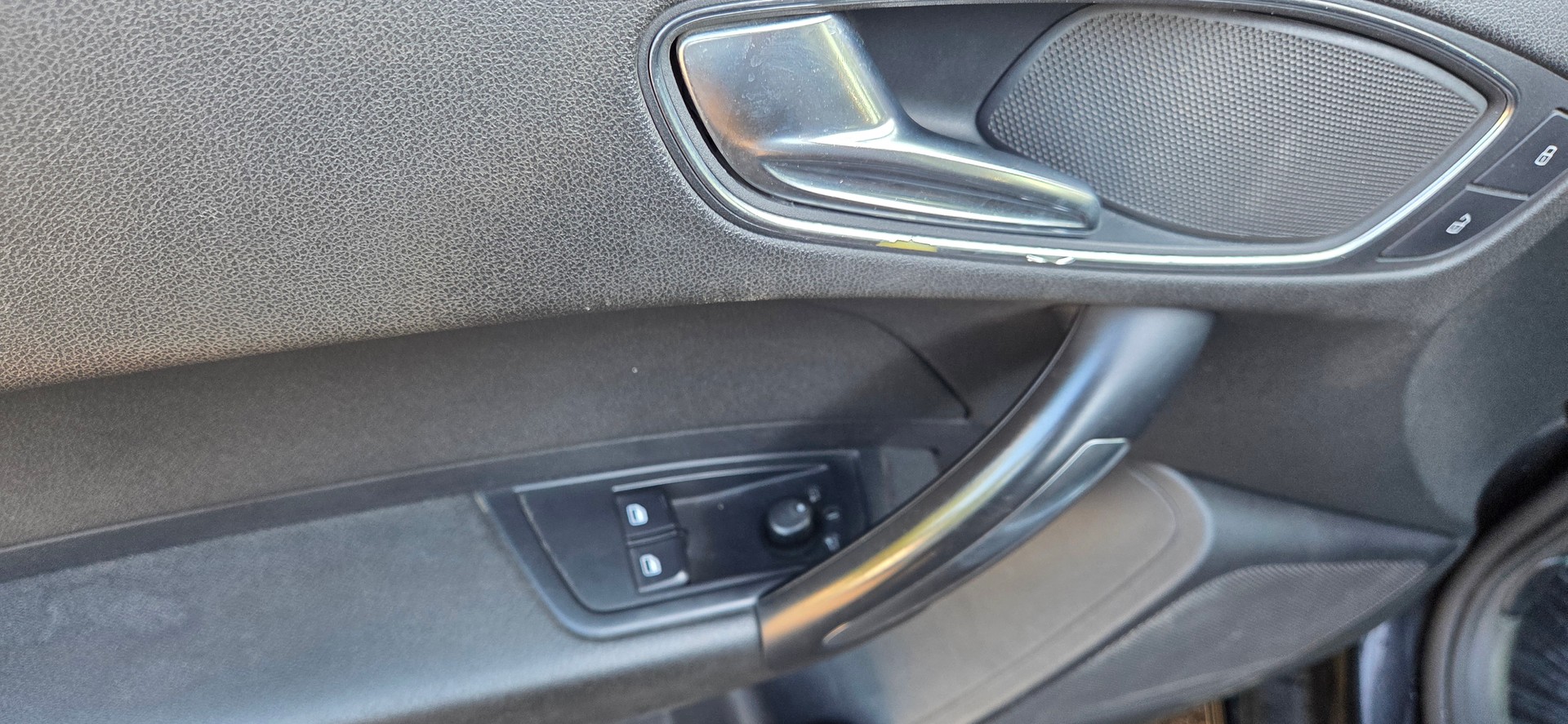 AUDI A1 1.6 TDI Ambition-image-13