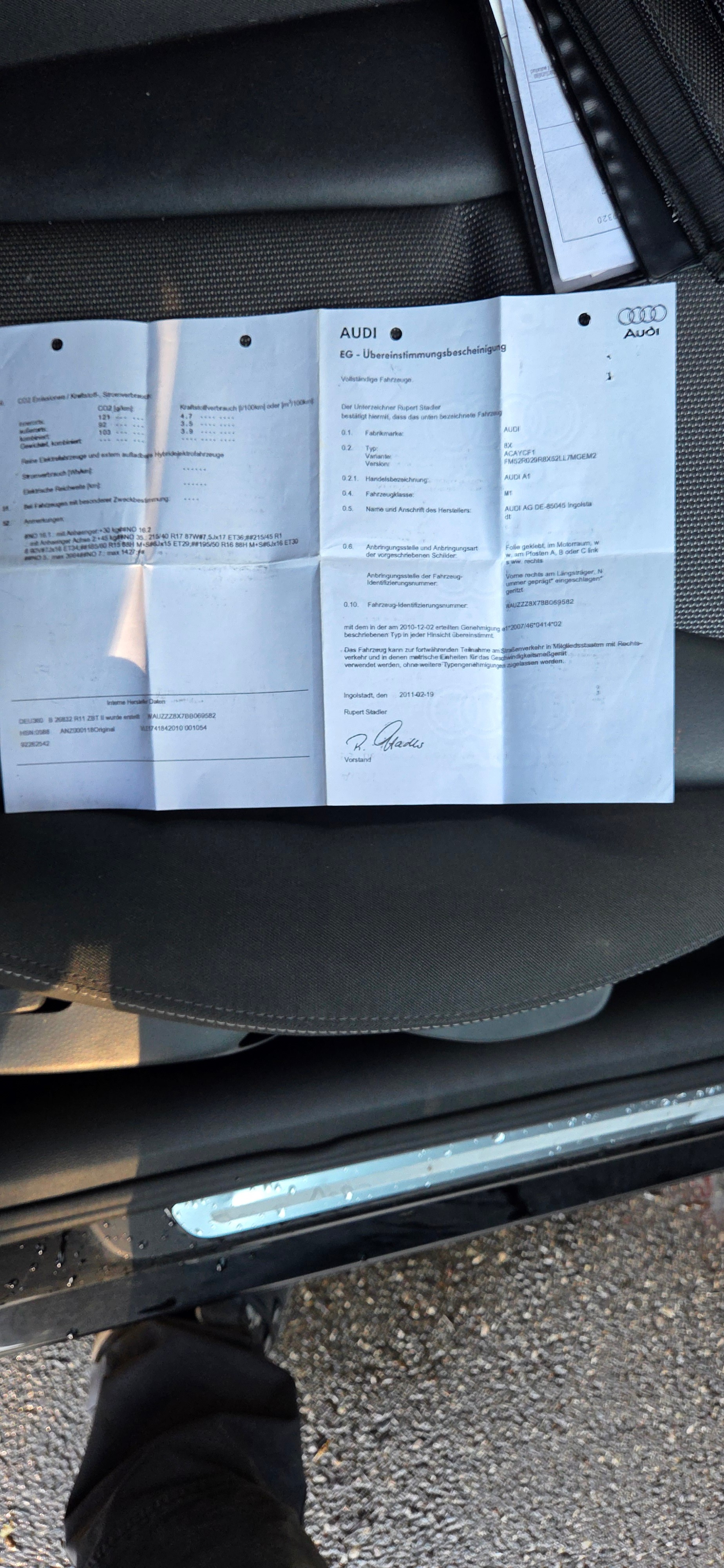 AUDI A1 1.6 TDI Ambition-image-10