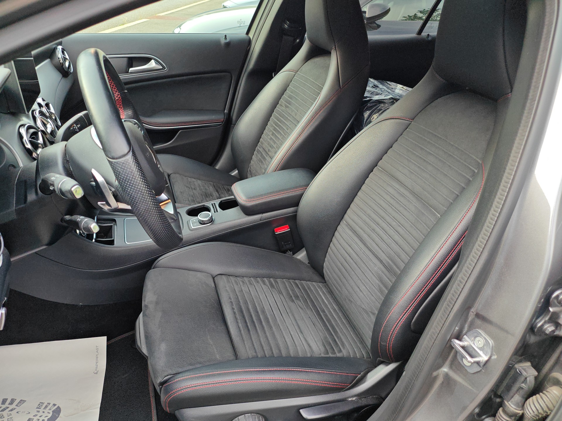 MERCEDES-BENZ GLA 200 AMG Line 7G-DCT [Expertise du jour + Garantie 12 mois + Service & Immat. Offerts]-image-14