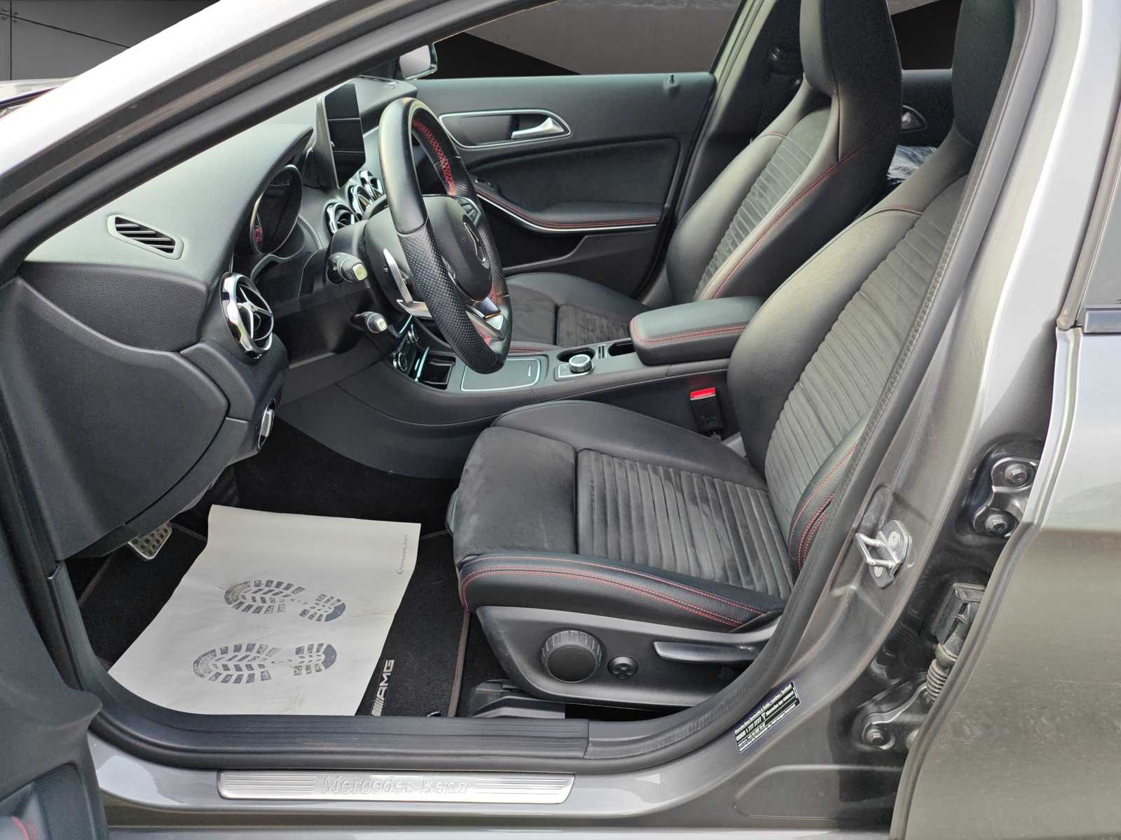 MERCEDES-BENZ GLA 200 AMG Line 7G-DCT [Expertise du jour + Garantie 12 mois + Service & Immat. Offerts]-image-9
