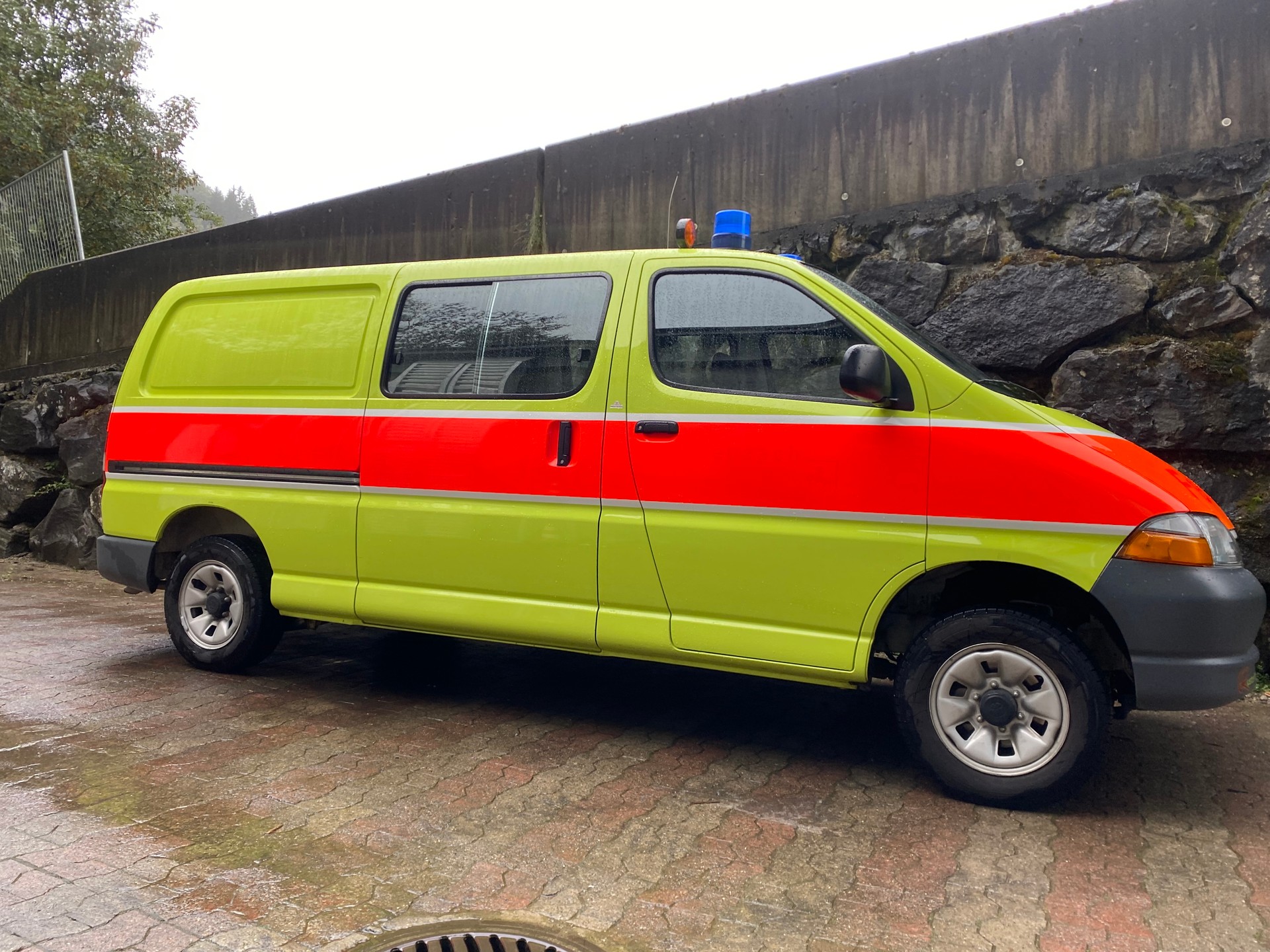 TOYOTA Hiace 2.4 Kombi 4x4 LWB-image-5