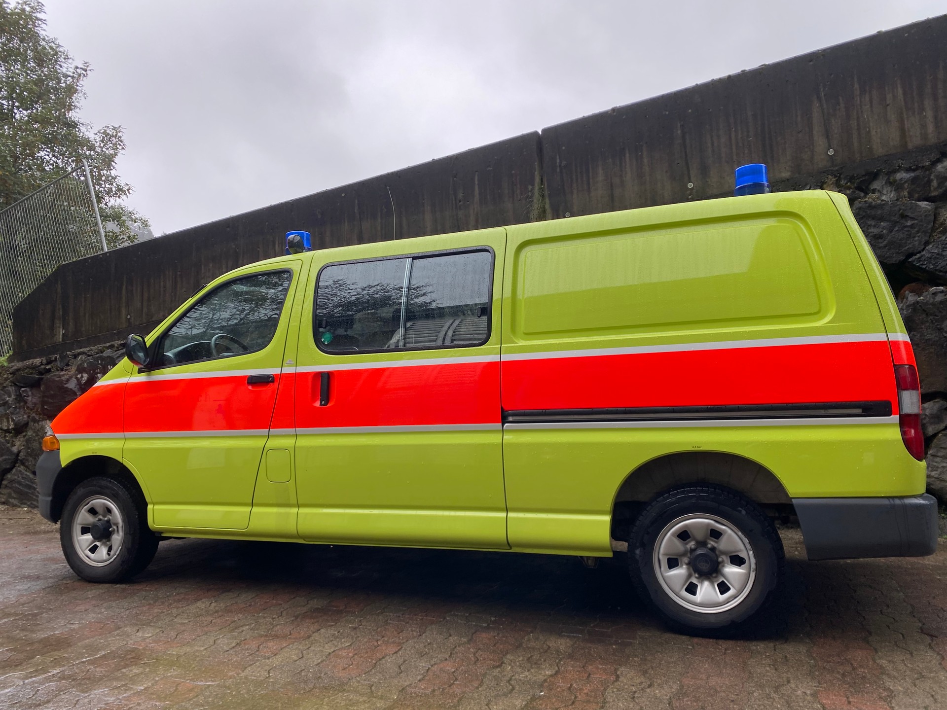 TOYOTA Hiace 2.4 Kombi 4x4 LWB-image-4