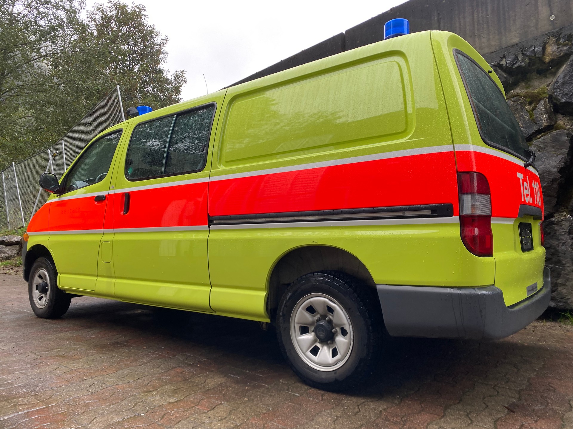 TOYOTA Hiace 2.4 Kombi 4x4 LWB-image-2