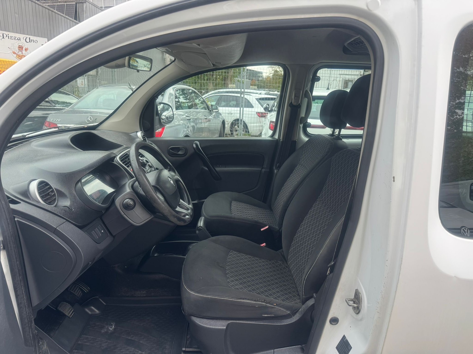 RENAULT Kangoo Maxi dCi 110 Business 5 Plätze / 5 places ** Klimaanlage ** Frisch Ab MFK & Service **-image-8