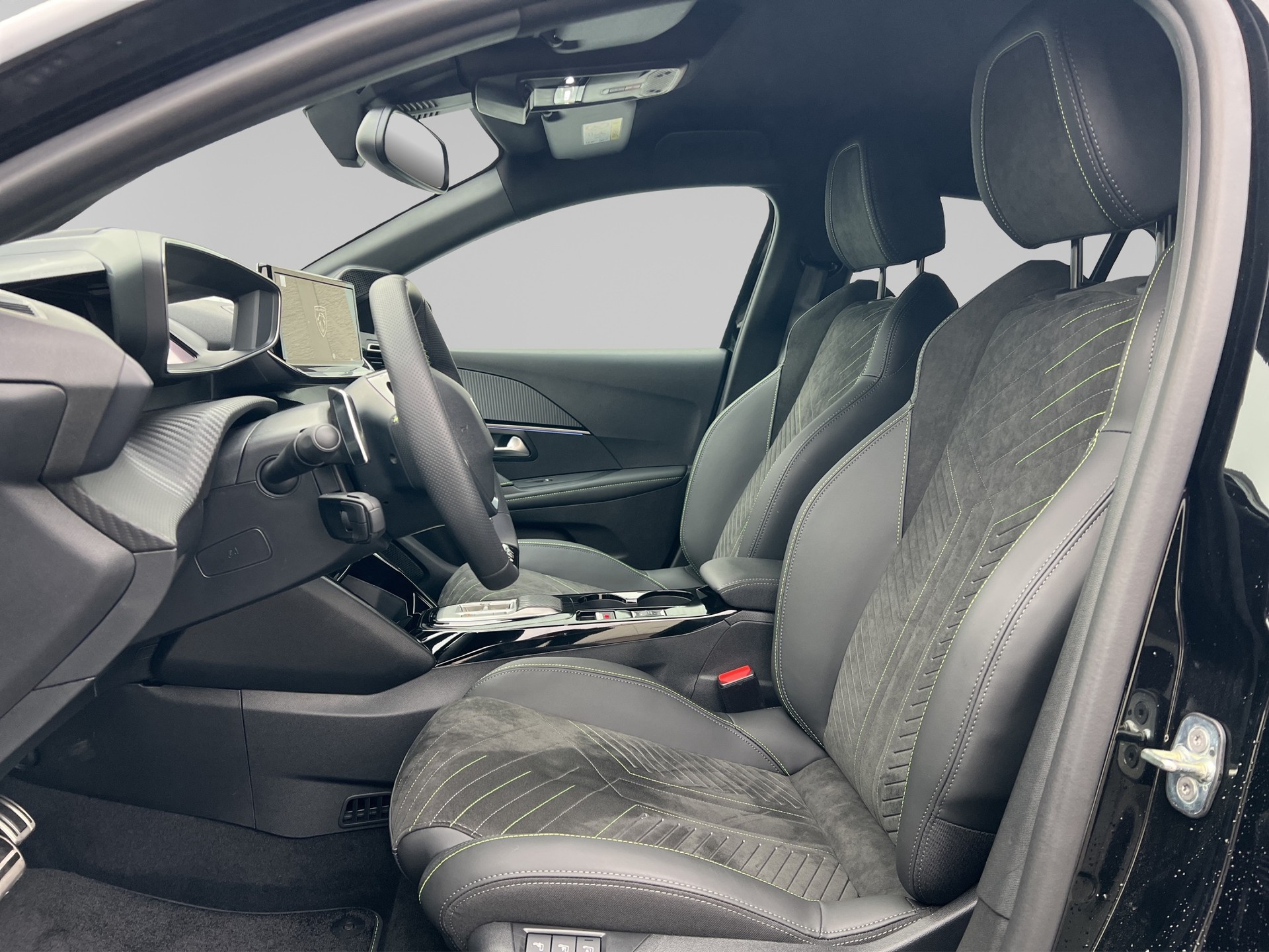 PEUGEOT 208 1.2 Hybrid GT-image-9