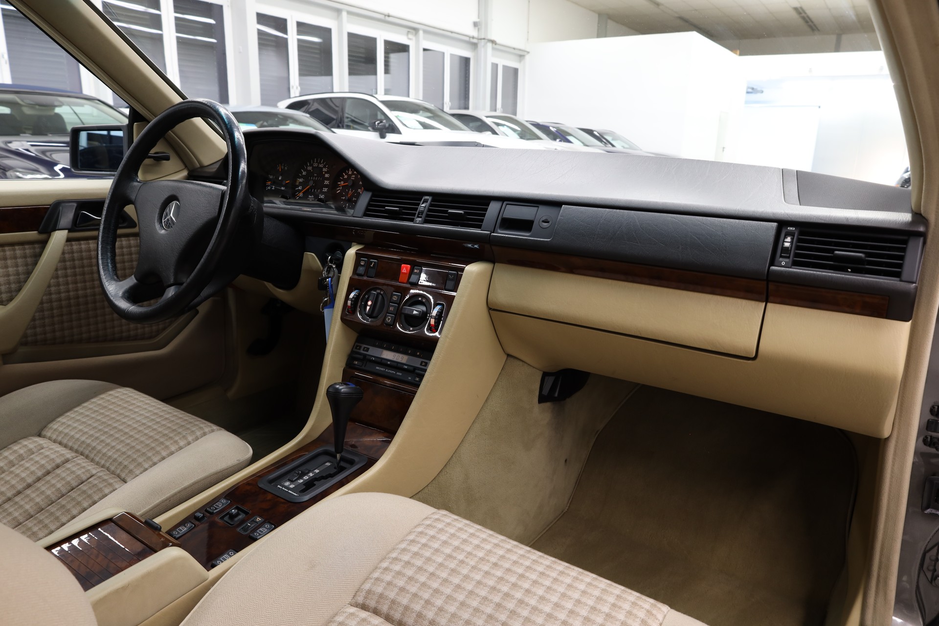 MERCEDES-BENZ 300 CE Sportline-image-18