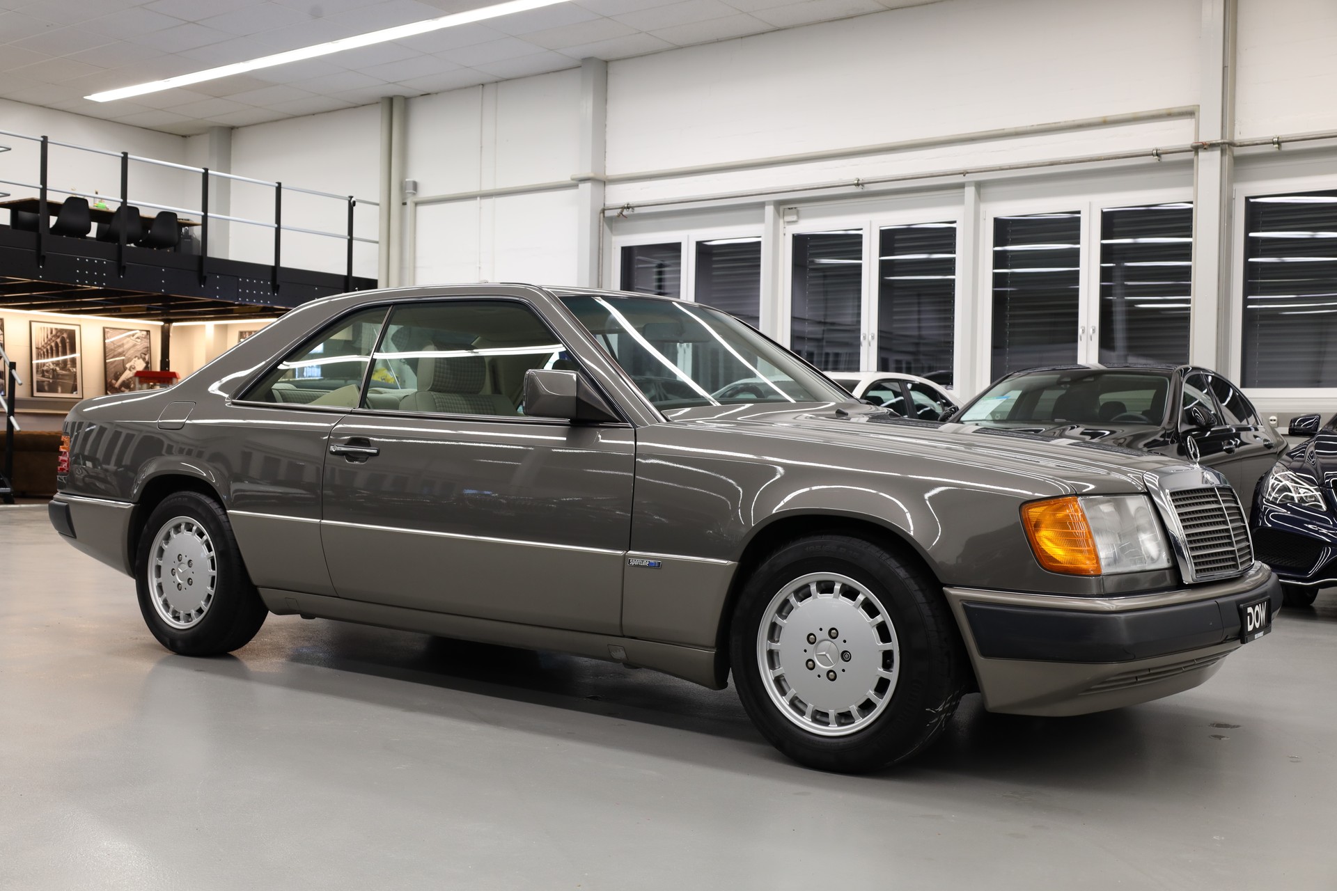 MERCEDES-BENZ 300 CE Sportline-showroom-element-1