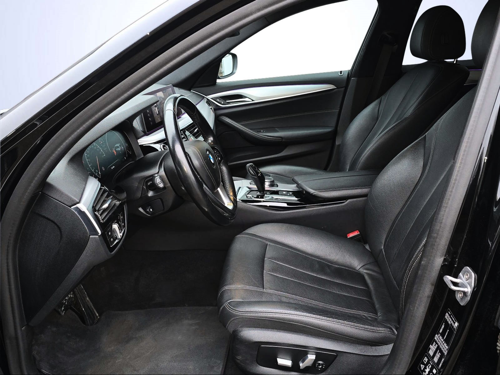BMW 520d xDrive Touring Steptronic-image-13