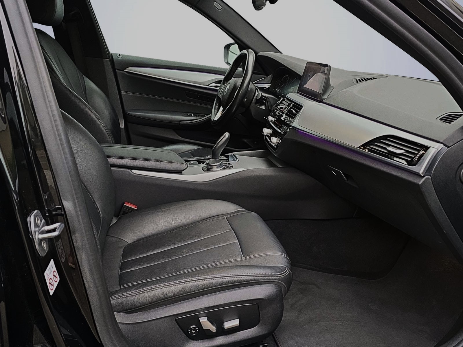 BMW 520d xDrive Touring Steptronic-image-14