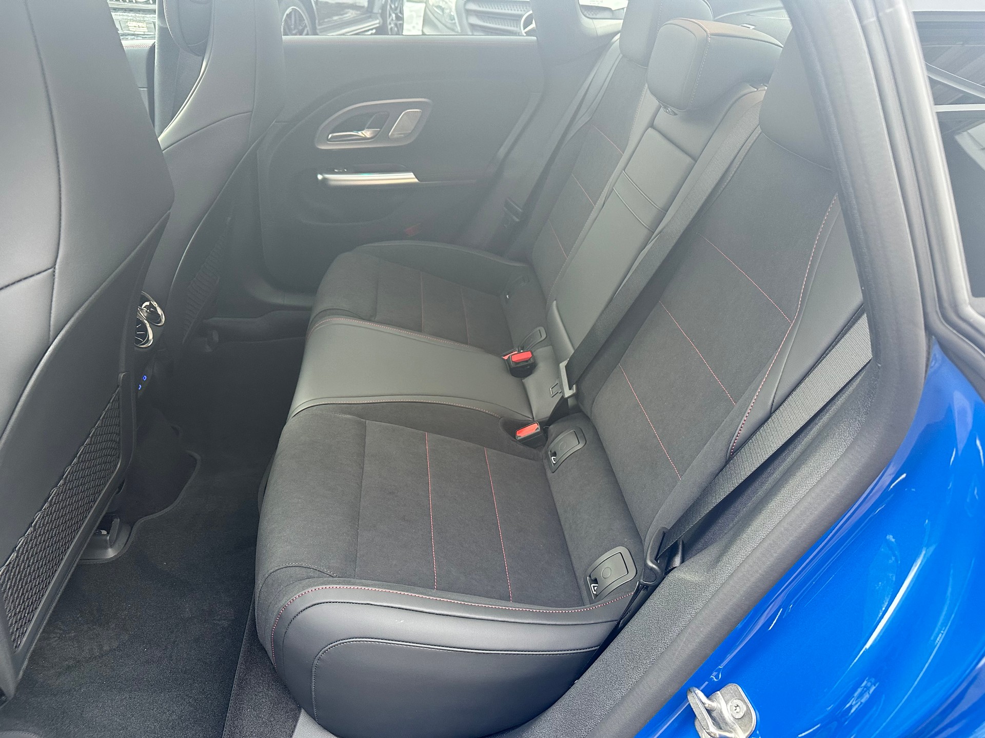 MERCEDES-BENZ CLA 350 AMG Line 4matic-image-11