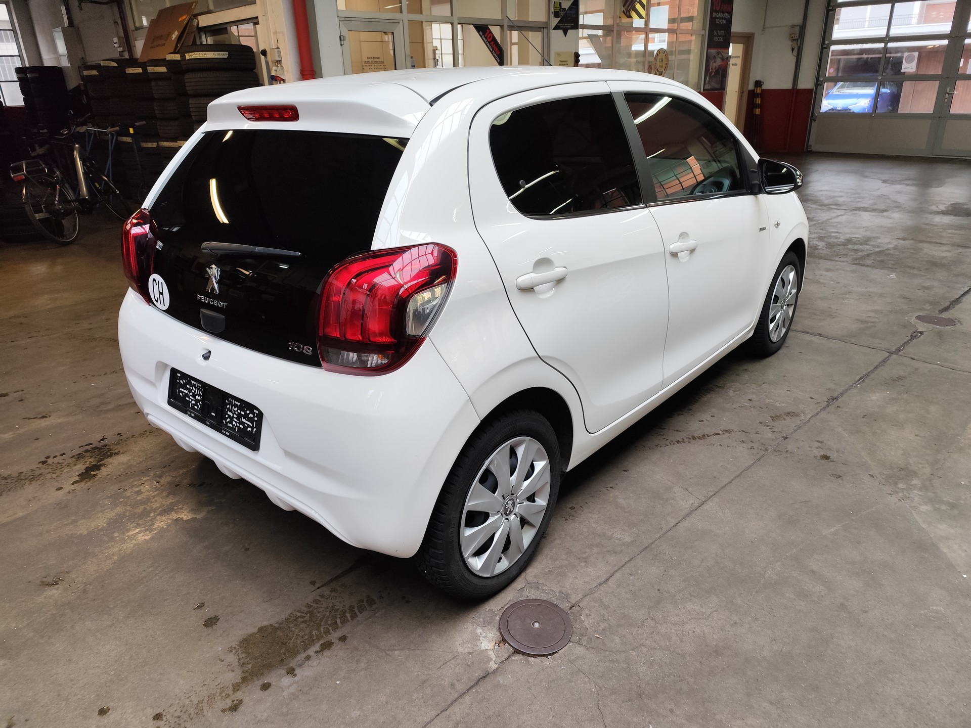 PEUGEOT 108 1.0 VTi Style-showroom-element-3