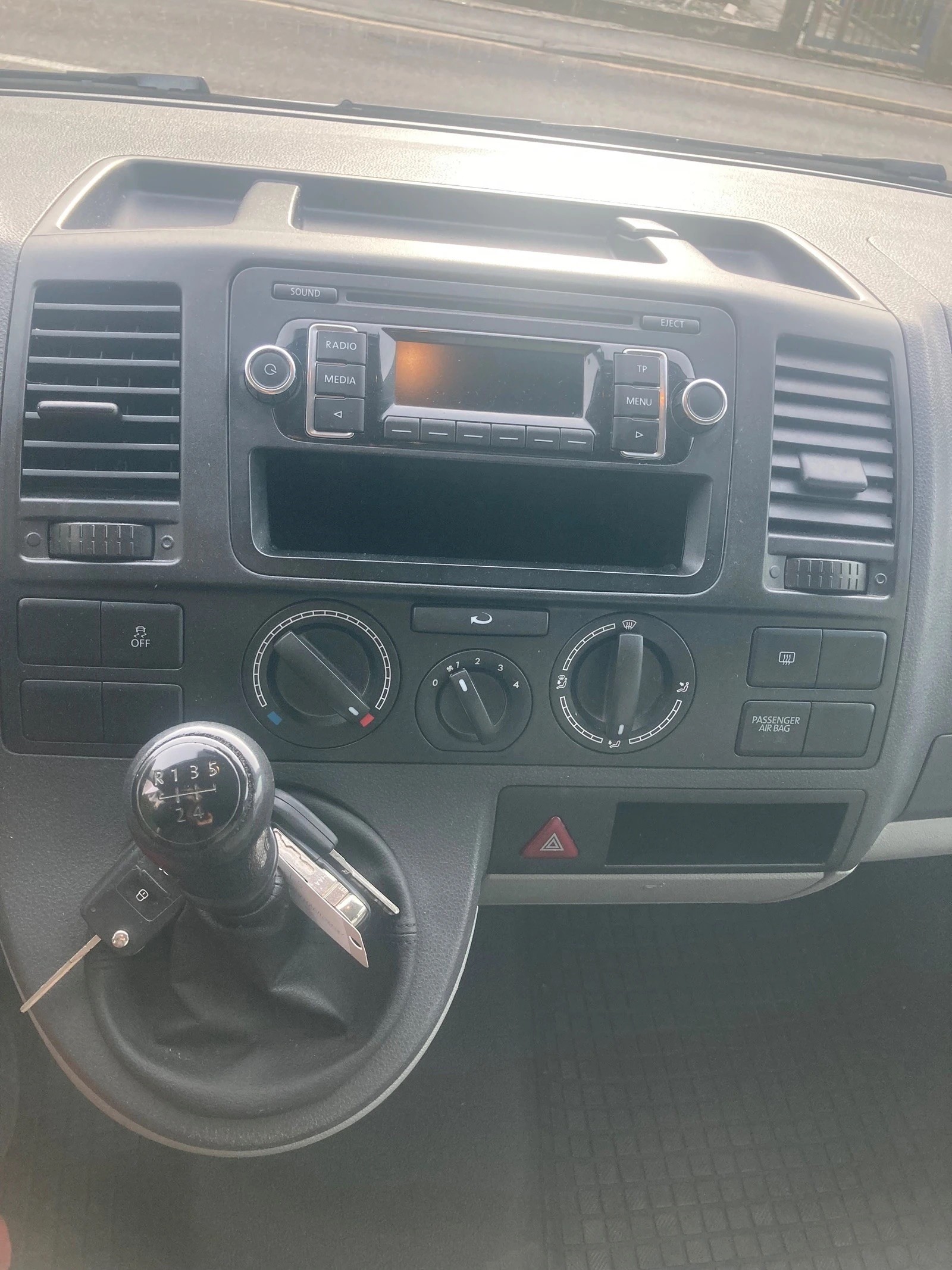 VW T5 2.0 TDI-image-10