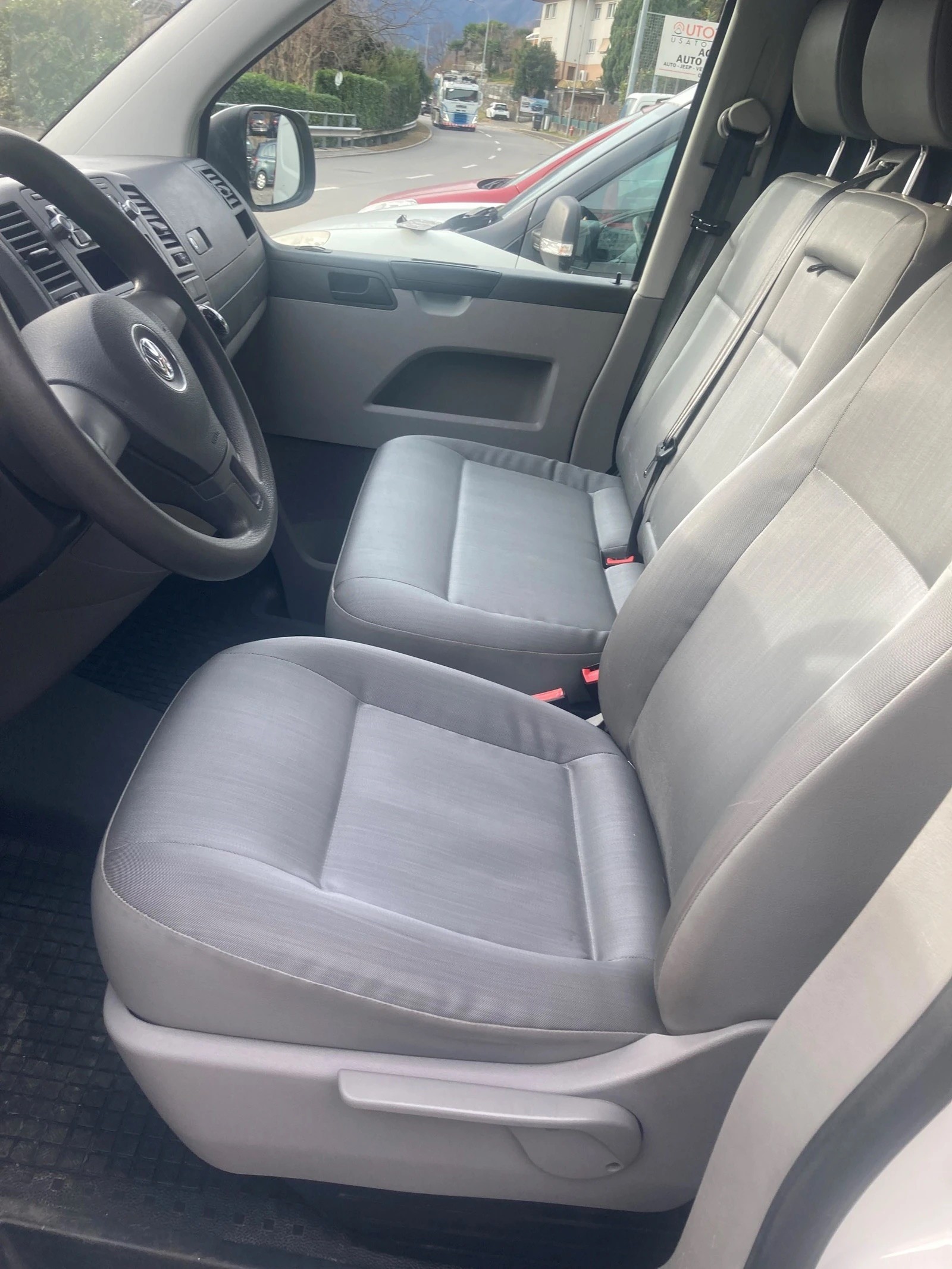 VW T5 2.0 TDI-image-8