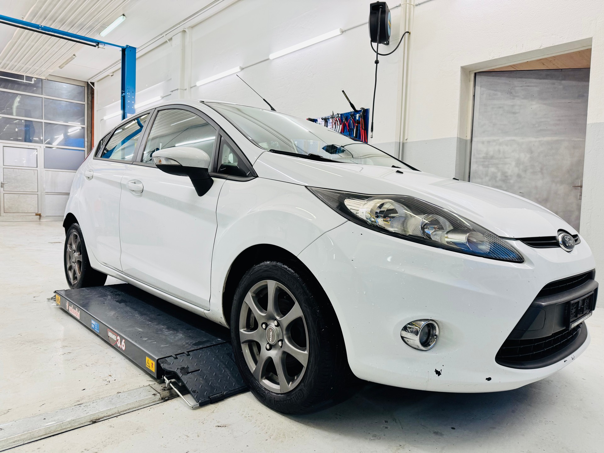 FORD Fiesta 1.4 16V Titanium-showroom-element-2