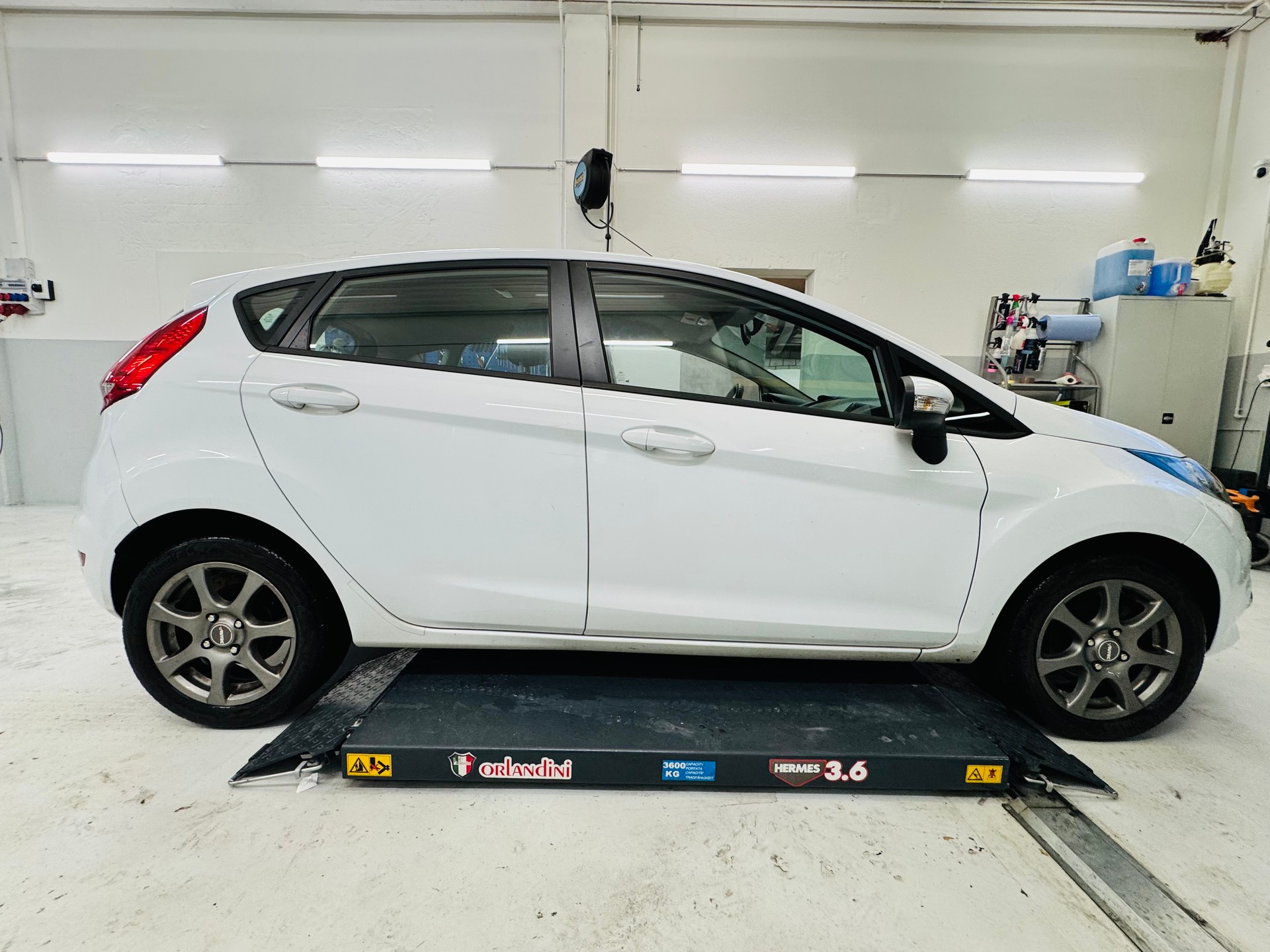 FORD Fiesta 1.4 16V Titanium-showroom-element-3