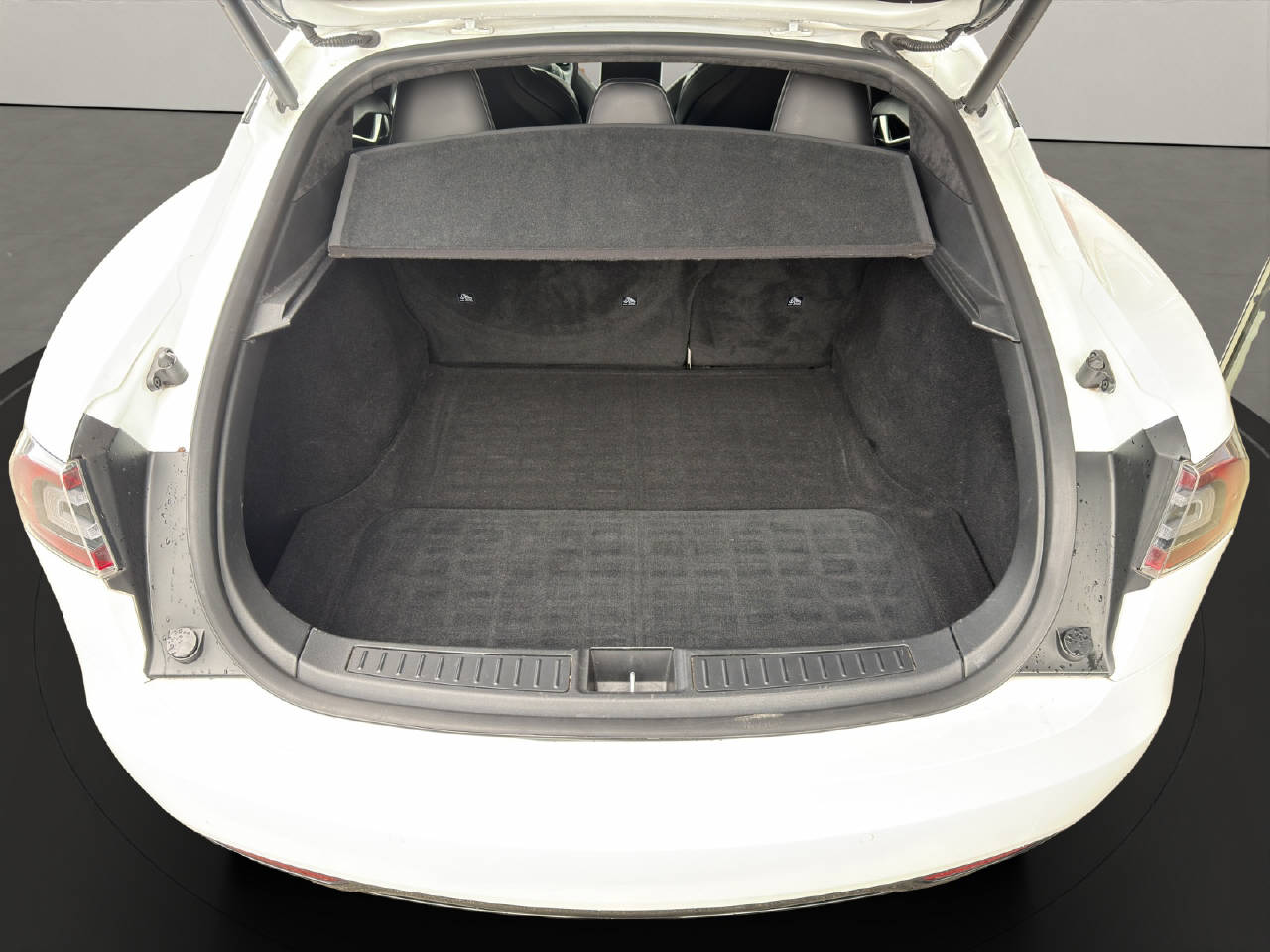 TESLA Model S 90 D-image-12