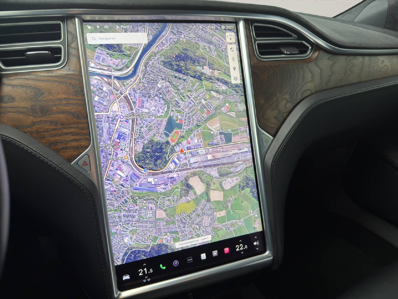 TESLA Model S 90 D-image-6