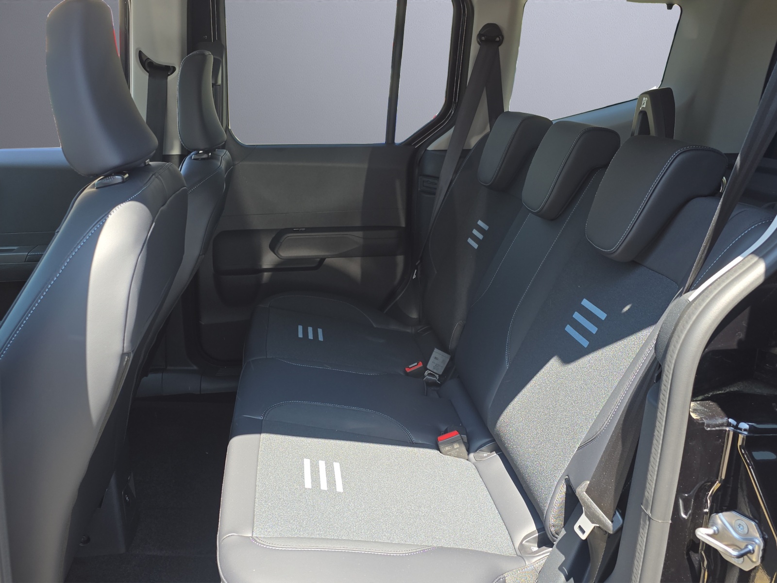 FORD E-Tourneo Courier Active-image-7