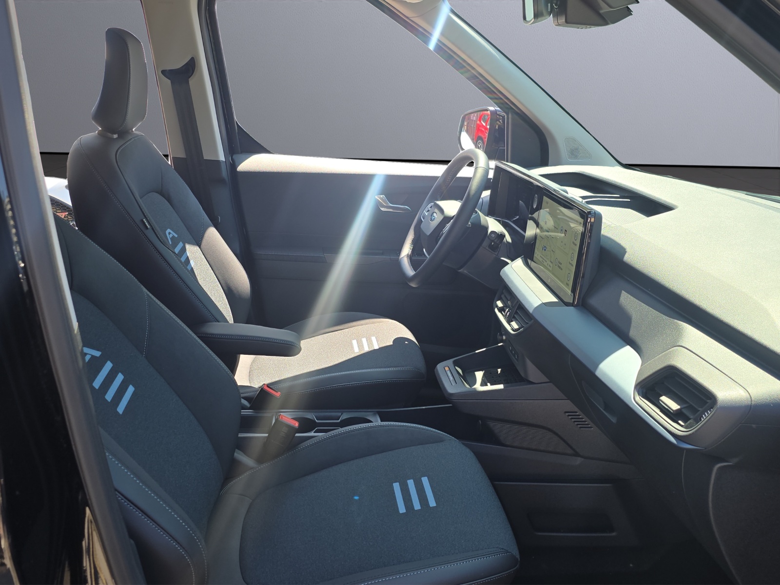 FORD E-Tourneo Courier Active-image-11