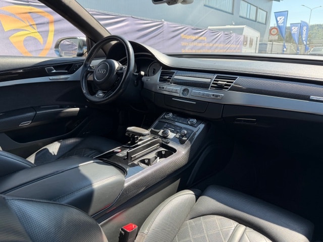 AUDI S8 4.0 TFSI V8 quattro tiptronic-image-39