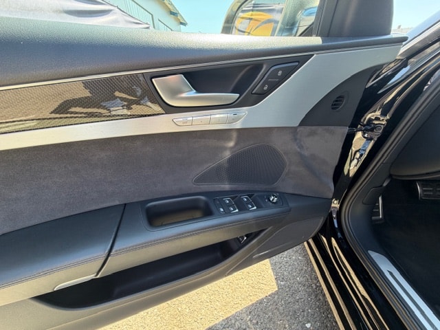 AUDI S8 4.0 TFSI V8 quattro tiptronic-image-48