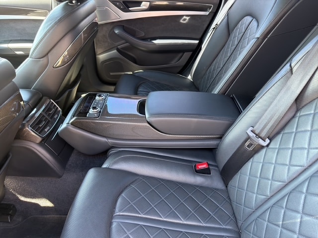 AUDI S8 4.0 TFSI V8 quattro tiptronic-image-17