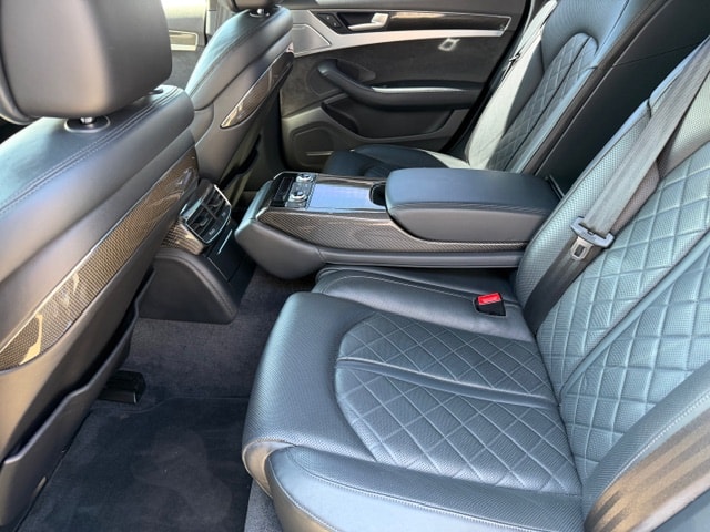 AUDI S8 4.0 TFSI V8 quattro tiptronic-image-42
