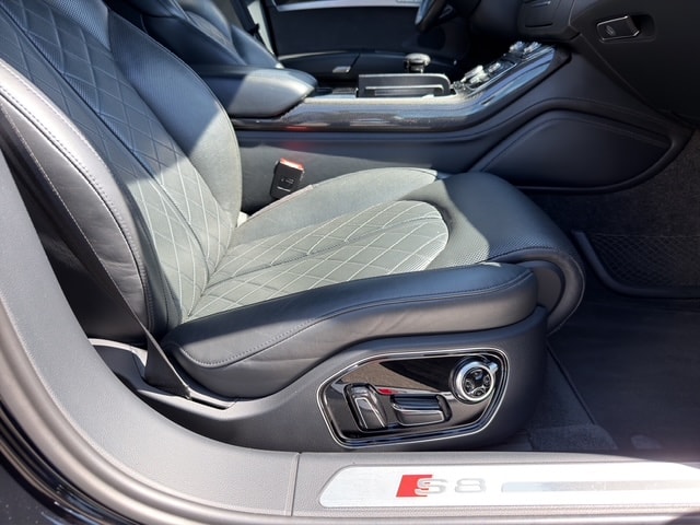 AUDI S8 4.0 TFSI V8 quattro tiptronic-image-32