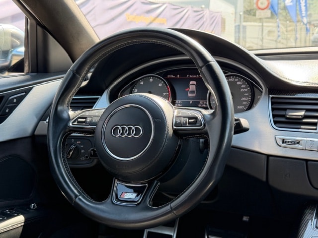 AUDI S8 4.0 TFSI V8 quattro tiptronic-image-44