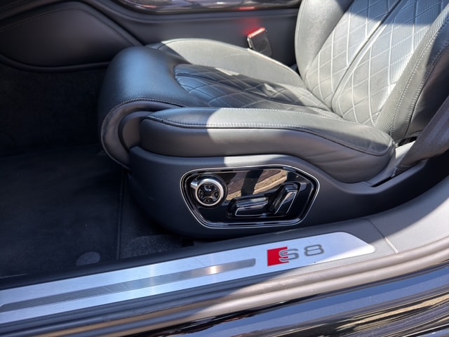 AUDI S8 4.0 TFSI V8 quattro tiptronic-image-18