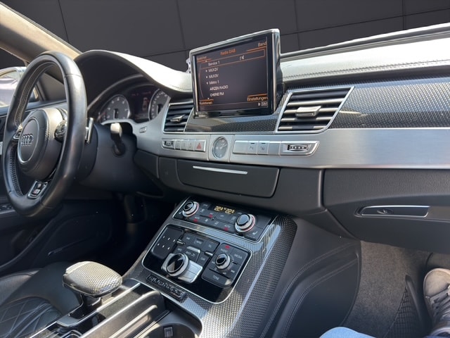 AUDI S8 4.0 TFSI V8 quattro tiptronic-image-24