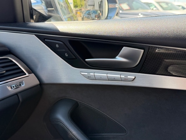 AUDI S8 4.0 TFSI V8 quattro tiptronic-image-57