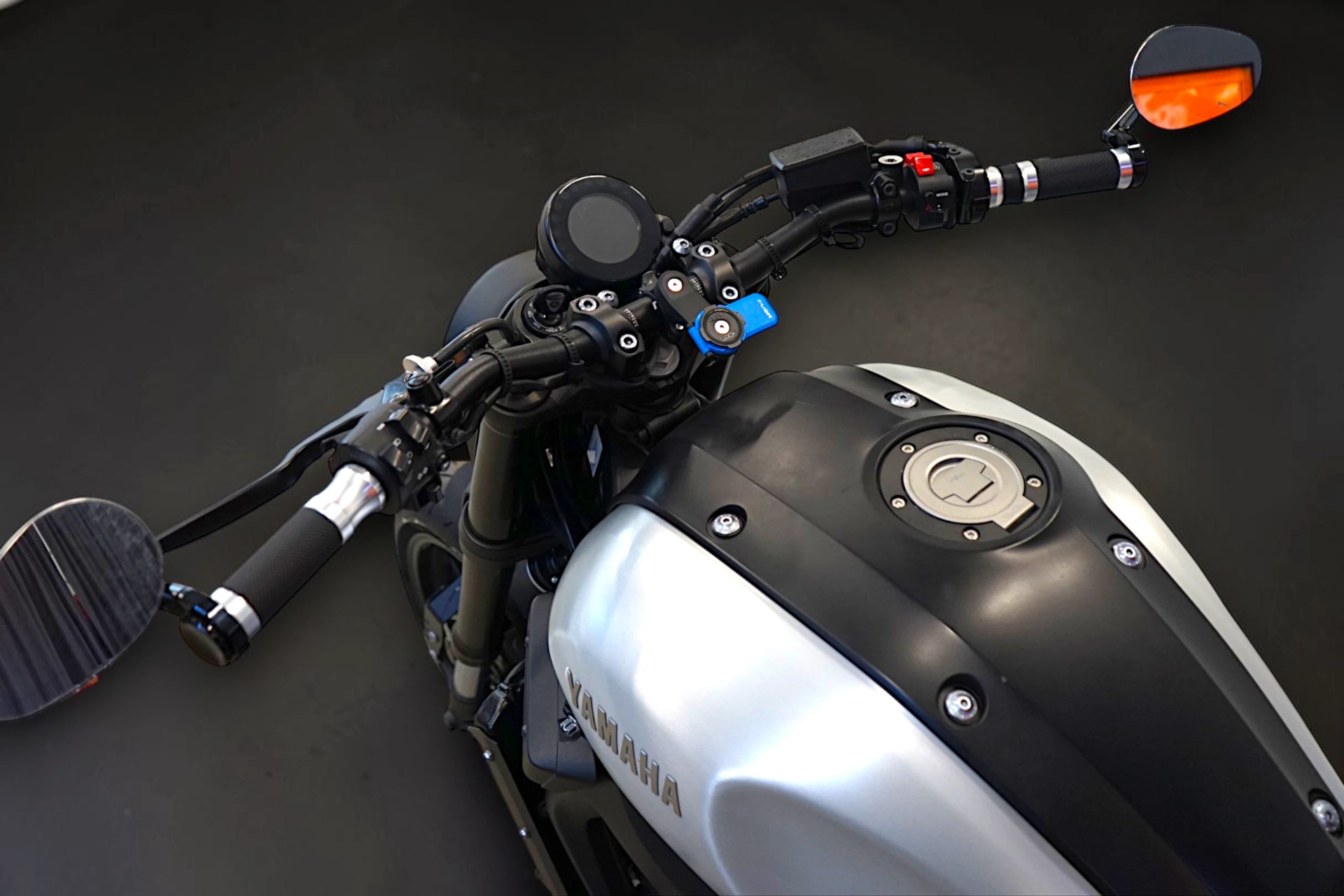 YAMAHA XSR 900-image-10