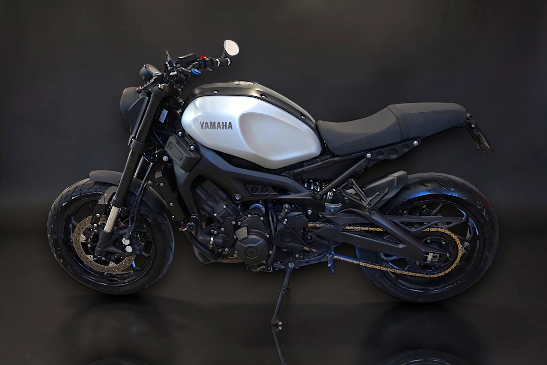YAMAHA XSR 900-image-1