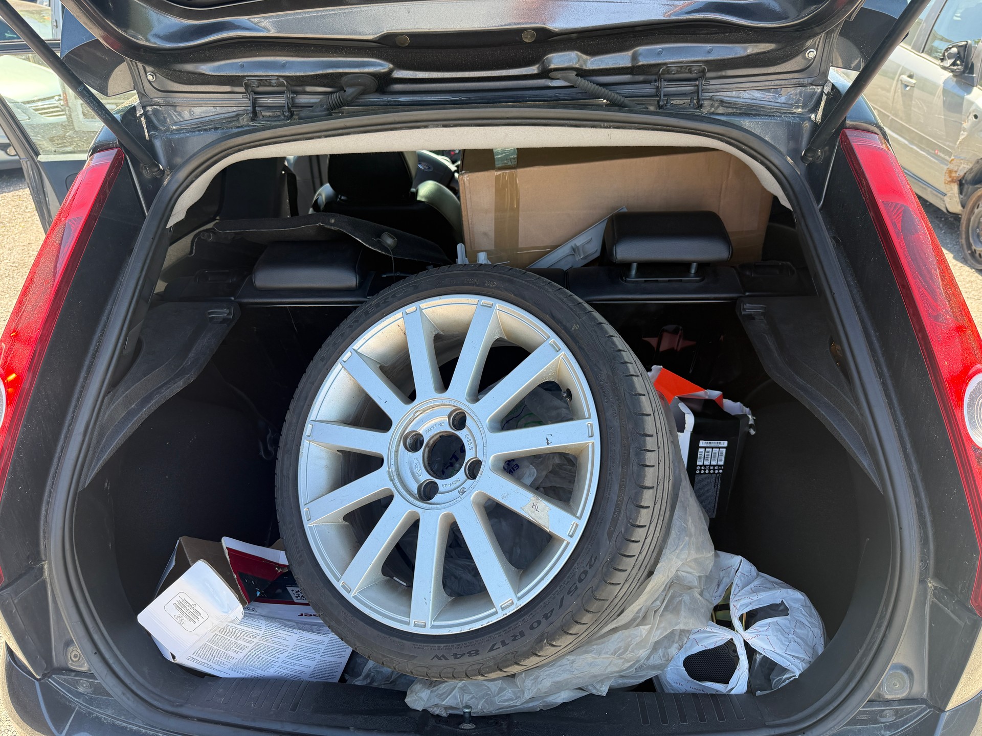 FORD Fiesta 2.0 16V ST-image-8
