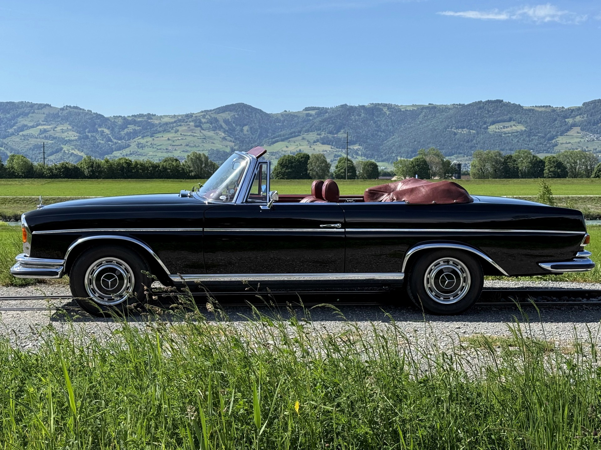 MERCEDES-BENZ 280 SE 3.5 Cabriolet-showroom-element-3
