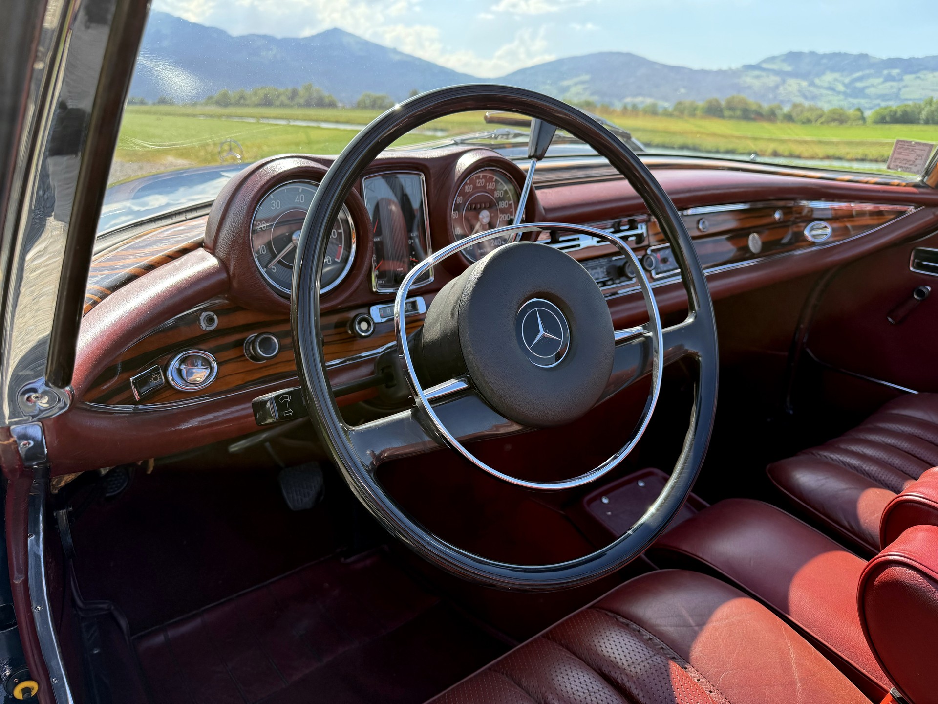 MERCEDES-BENZ 280 SE 3.5 Cabriolet-image-18
