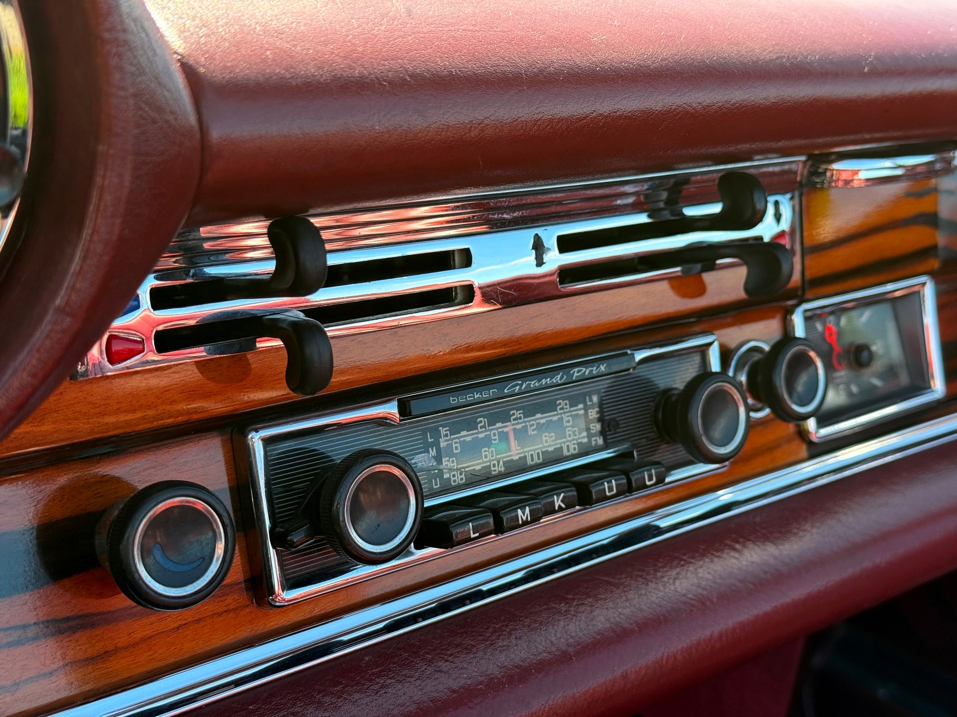 MERCEDES-BENZ 280 SE 3.5 Cabriolet-image-19